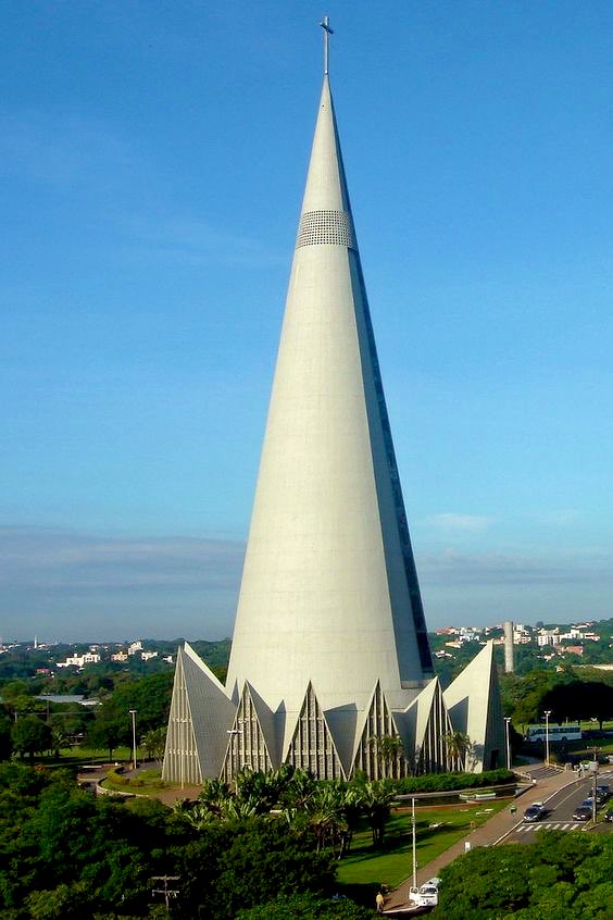 Brazilian futurism at it’s finest 

Catedral Basílica Menor Nossa Senhora da Glória by architect José Augusto Bellucci (1972)