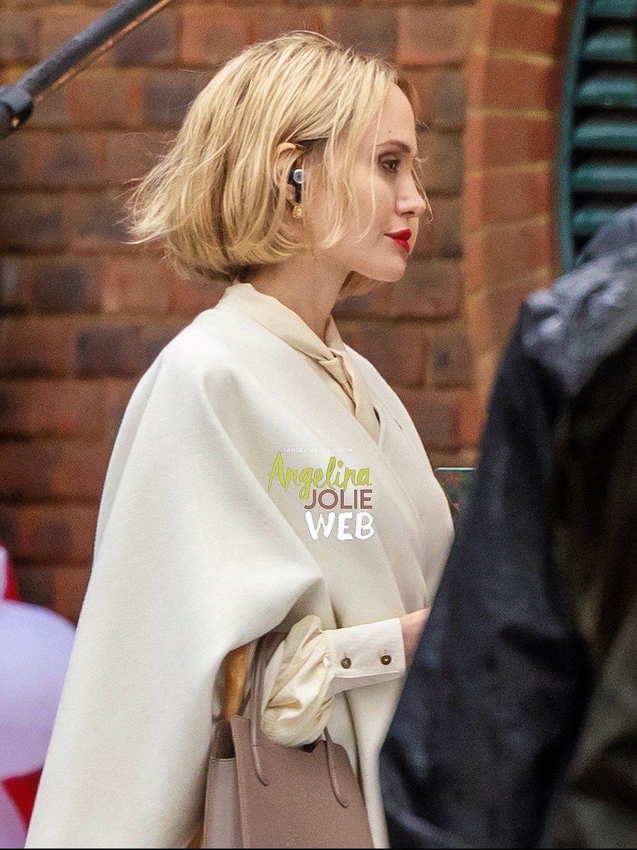 Plus de photos de Angelina Jolie sur le tournage de ANXIOUS PEOPLE