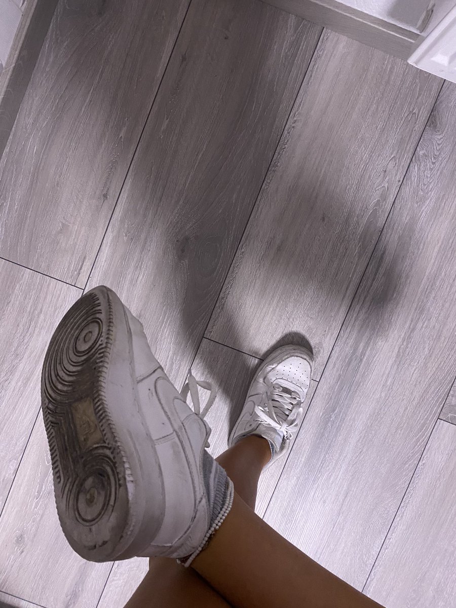 die herrin muss bezahlt werden ihr seit soviel wert wie der dreck unter meiner schuhsole ihr köter🐶✨

schreibt mir jetzt verstanden!
#feetlover #tribute #getragenesocken #airforce #findom #feetdom #köter #herrin