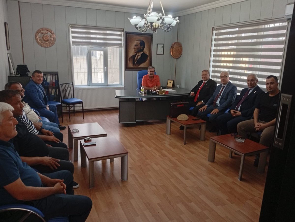 Zafer Partisi Genel Merkezi Ziyaretleri Kapsamında 04.09.2025 tarihinde Gaziantep İl Başkanlığımızla birlikte Sebze ve Meyve Komisyoncuları Derneğini Başkanı Sayın Hayri Sucu ve dernek üyelerini ziyaret ederek. Esnaflarımızın sorunlarını ve taleplerini dinledik.