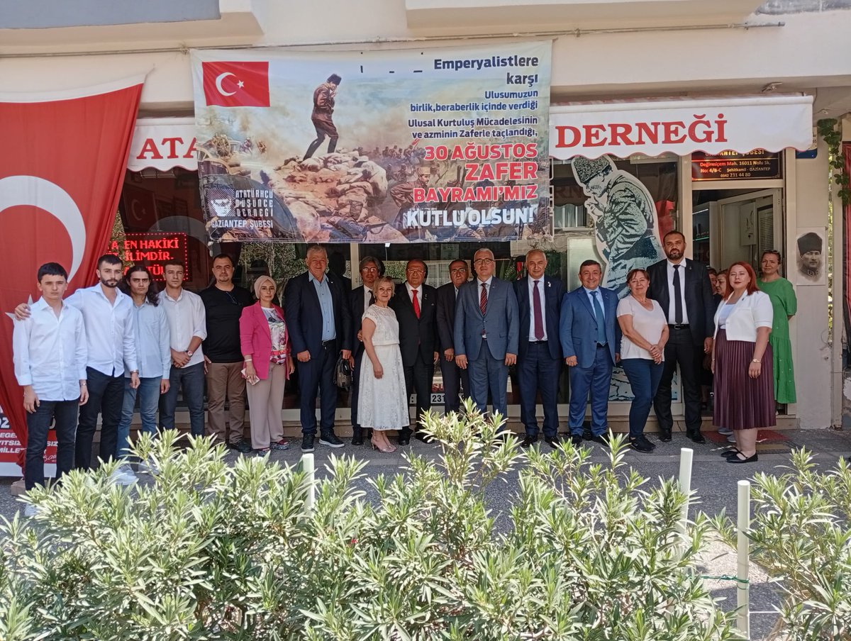 Zafer Partisi Genel Merkezi Ziyaretleri Kapsamında 04.09.2025 tarihinde Gaziantep İl Başkanlığımızla birlikte Atatürkçü Düşünce Derneği Gaziantep Şubesini Ziyaret Ederek Değerli Başkanımız Sayın İsmail Tümer ve Dernek Üyeleri ile ülke gündemini değerlendirdik.