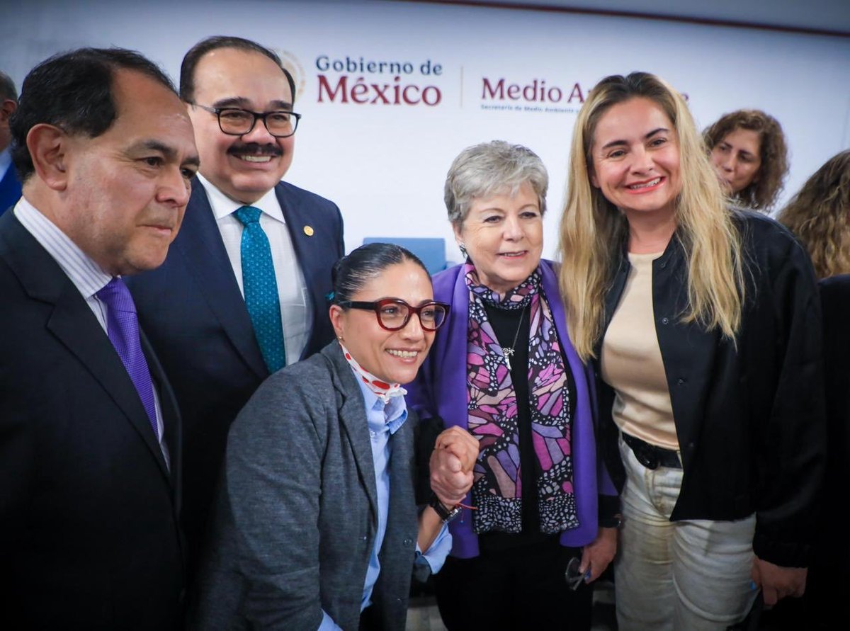 MXReferencia's tweet photo. #Nacional
La Secretaría de Medio Ambiente y Recursos Naturales (@SEMARNAT_mx), encabezada por @aliciabarcena, presentó el 5º Informe del Acuerdo Nacional para la Nueva Economía del Plástico #ANNEP, con la participación de 77 empresas que impulsan la transición hacia una #EconomíaCircular y #JusticiaAmbiental