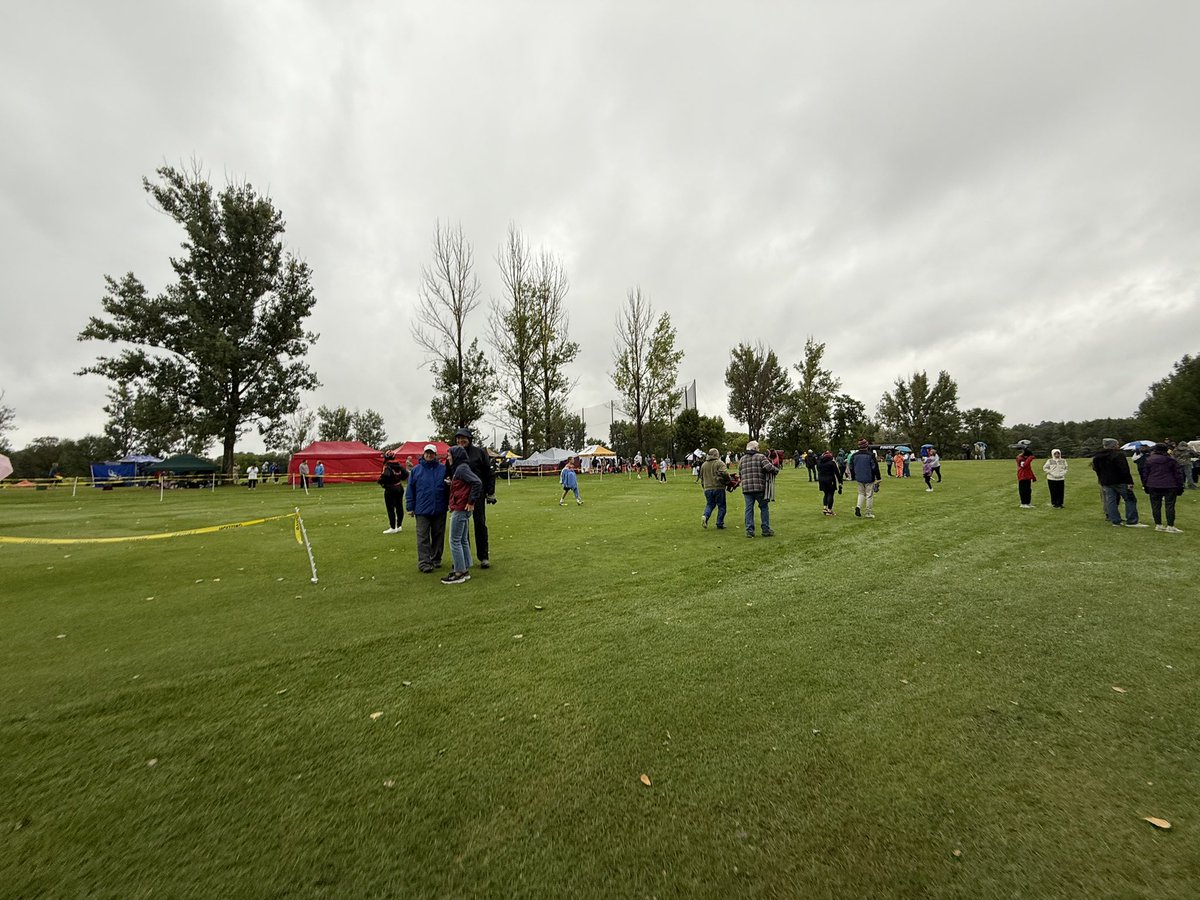I’m here at the DL Rotary Invite at Lakeview golf course. Probably the most difficult course the runner will face this season. Just walking the course is a doozy. The girls are already on the course, boys to follow. Live results here: live.herostiming.com/meets/55567/li…