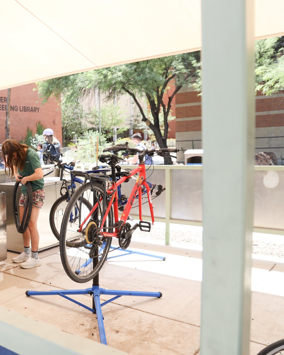 🚲 Keep your bike in top shape without leaving campus! Enjoy FREE repairs—from expert help to DIY options—all year long. 🐾

📍 UofA Mall, in front of Koffler (east of Nugent Bike Valet)
ℹ️ More info: bit.ly/3JNKzuk