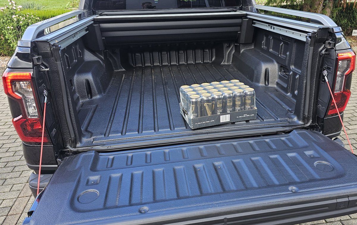 Ein Glück hab ich n Pick Up, wüsste sonst ned wie ich das <a href="/GuinnessIreland/">Guinness Ireland</a> Heim bekommen hätte 😮‍💨

#Fordtruck #PickUp