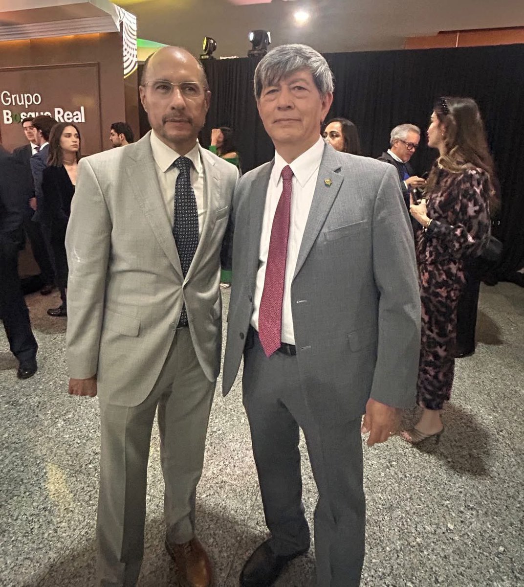 Gracias a <a href="/LideresMexicano/">Líderes Mexicanos</a> por incluirme nuevamente en su lista de los 300 Líderes más influyentes de México. Este reconocimiento es un reflejo de la visión y el esfuerzo de cada persona en <a href="/cetysuni/">CETYS Universidad</a>, una comunidad que se dedica a formar líderes con impacto desde Baja California.