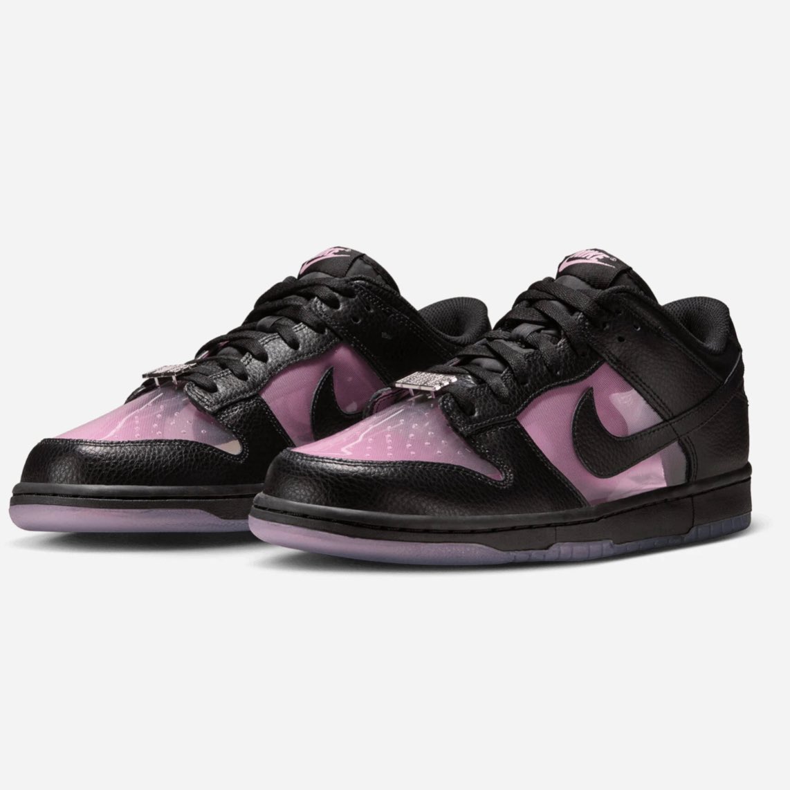 snkr_twitr's tweet photo. AD: NEW Nike Dunk Low 'Black/Pink Rise'

Shop -> https://t.co/ckIU5MKrB6 https://t.co/6KYraZXByY