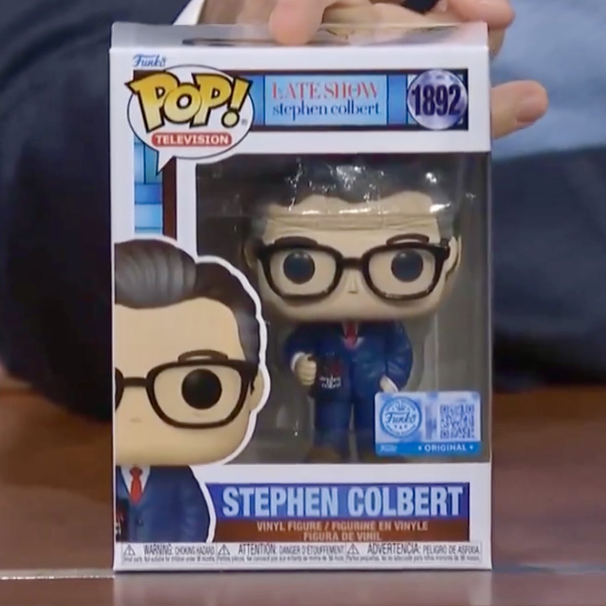 FunkoPOPsNews's tweet photo. In hand and OOB with the new Stephen Colbert Funko POP! Available below ~ thanks @colbertlateshow ~
   Linky ~ https://t.co/7YNWkkkI8Q
#Ad #ColbertShow #StephenColbert #FPN #FunkoPOPNews #Funko #FunkoPOP https://t.co/79hzsMys9u