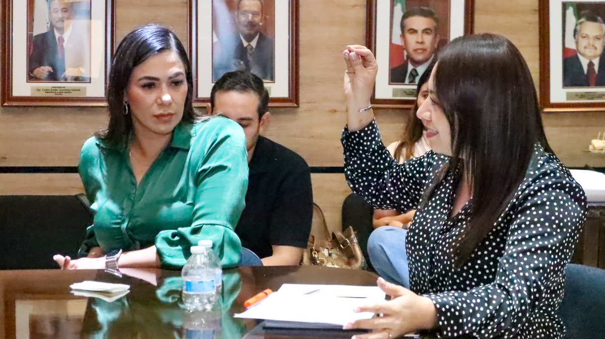 🤝 Con mucho cariño recibimos a nuestras y nuestros paisanos duranguenses que, desde Estados Unidos, trabajan y apoyan a quienes buscan cumplir sus sueños. 🌎✨

¡Gracias por no olvidar sus raíces y por tender la mano a otros duranguenses! ❤️