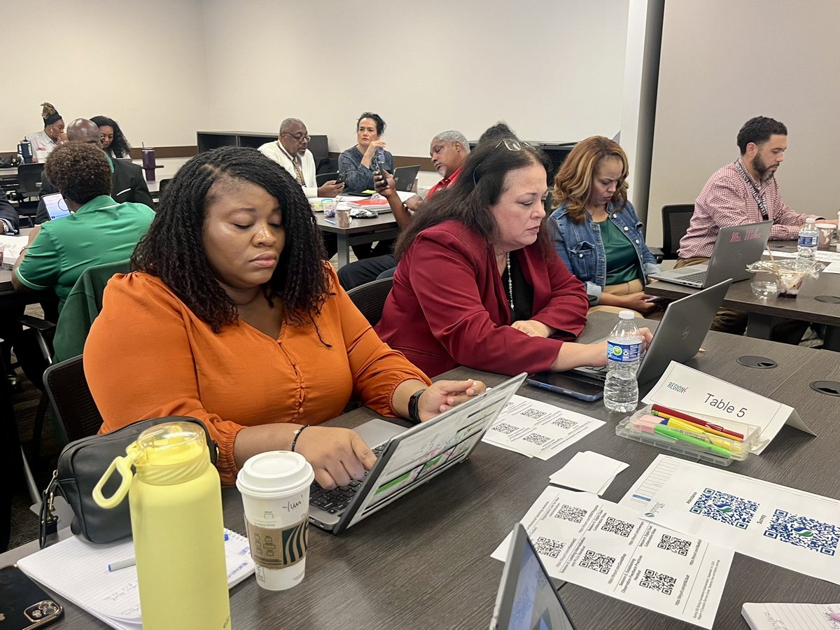 SISD_TheForce's tweet image. Appreciative of our Interim Chief of Academics @LaTracyHarris joining today’s Assistant &amp;amp; Associate Principal meeting. Her encouragement and sense of urgency reinforced the vital role these leaders play in moving our campuses forward. #togetherincultureandaccountability