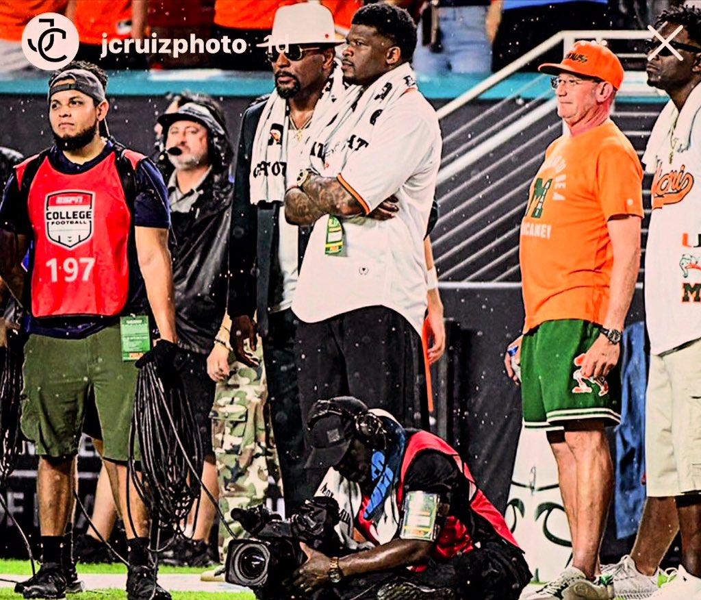 Thx @jcruizphoto for the photo image captured during our broadcast on Sunday night 🏈✊🏾💯 @abc <a href="/espn/">ESPN</a> @canesfootball #blessedbeyondmeasure #cameradude