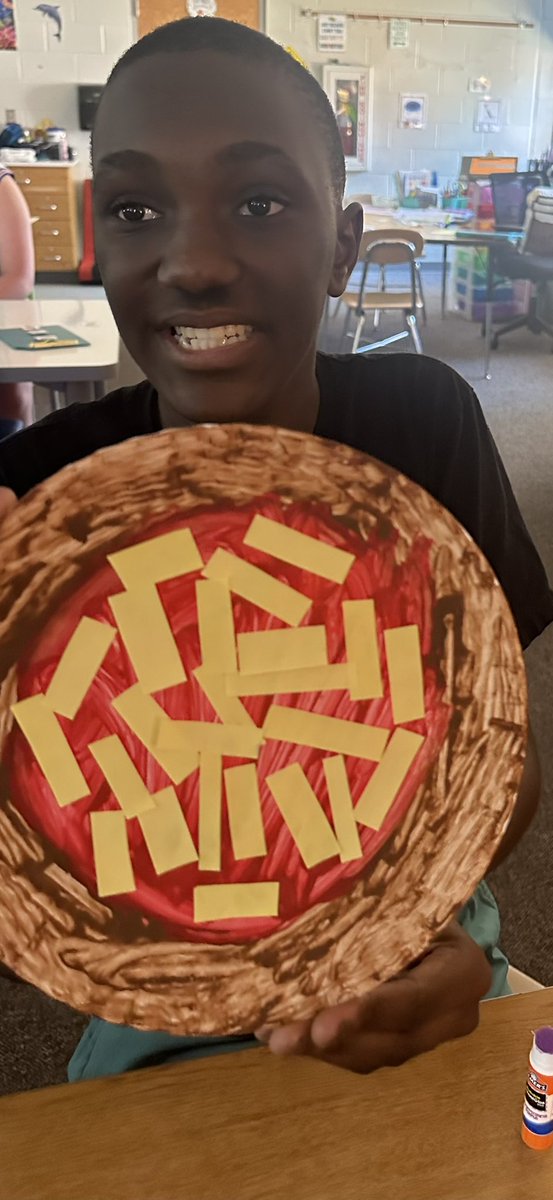 Tomorrow is National Cheese Pizza Day .. today we made a pizza craft , tomorrow - we will eat CHEESE Pizza !!🍕🍕🍕🐬🐬🐬🐬🍕🍕<a href="/DRMSdolphins/">Durant Road MS</a>