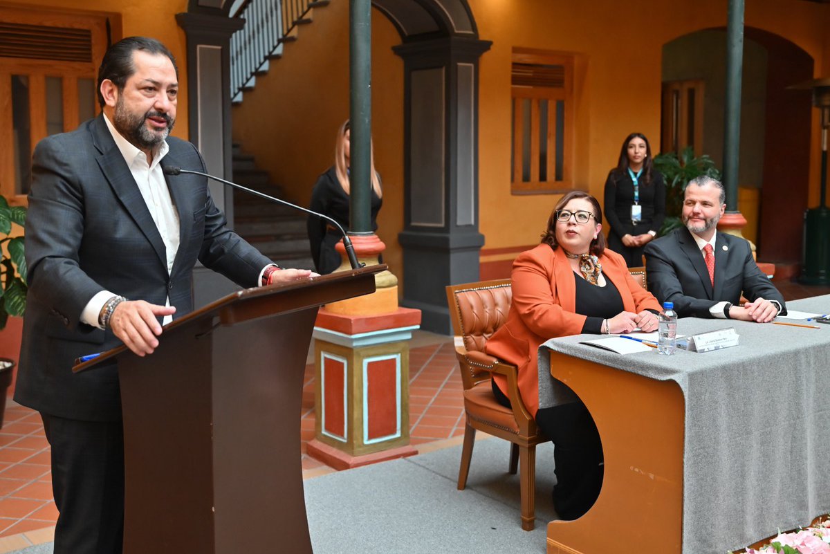 CongresoEdomex's tweet photo. 📸 Firma de convenio de colaboración entre el @OSFEM_oficial y el @TRIJAEM. 

El Dip. @pacovazquezr, presidente de la #Jucopo del #CongresoEdomex encabezó este acto que tuvo lugar en el @InesleMX, en el que participaron Liliana Dávalos Ham, auditora superior del #Osfem, y @GerardoBeckerA, magistrado presidente del #Trijaem.