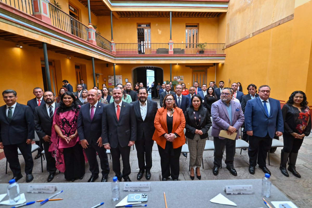 CongresoEdomex's tweet photo. 📸 Firma de convenio de colaboración entre el @OSFEM_oficial y el @TRIJAEM. 

El Dip. @pacovazquezr, presidente de la #Jucopo del #CongresoEdomex encabezó este acto que tuvo lugar en el @InesleMX, en el que participaron Liliana Dávalos Ham, auditora superior del #Osfem, y @GerardoBeckerA, magistrado presidente del #Trijaem.
