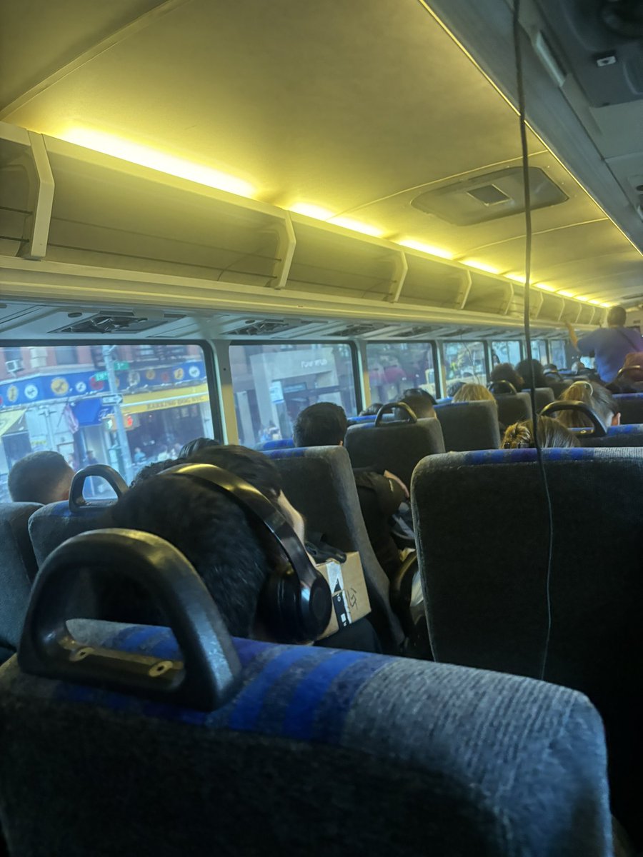 BlkDug's tweet photo. @MTA @NYCTSubway shame on y’all. The BxM9 ain’t never come! $7 for long waits, packed buses and ppl got to stand! Enuff! 3 buses passed for the bxm7, 2 more for the bxm10. The 9 is always left stranded. Didn’t even make all the stops! Crowded bus, waited 20 min at rush hour. https://t.co/wAIZSeqdk5