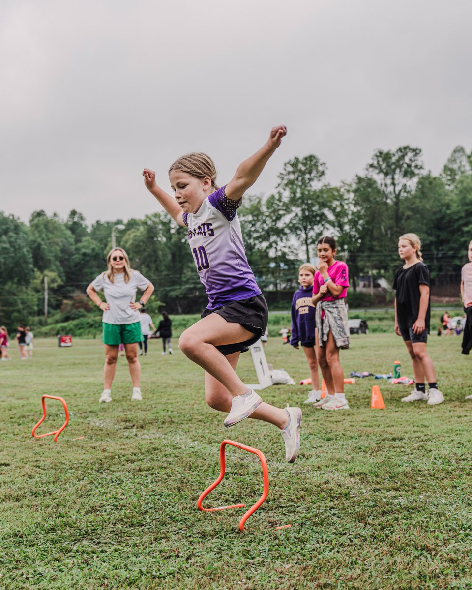 usatf's tweet photo. USATF &amp; @hersheycompany hosted another incredible RunJumpThrow event today at Dyllis Springs Elementary School! Students got to experience the essentials of track &amp; field and were awarded medals, bags, and certificates from USATF CEO, Max Siegel.  #RunJumpThrow #USATF https://t.co/TGDPxTEgmO