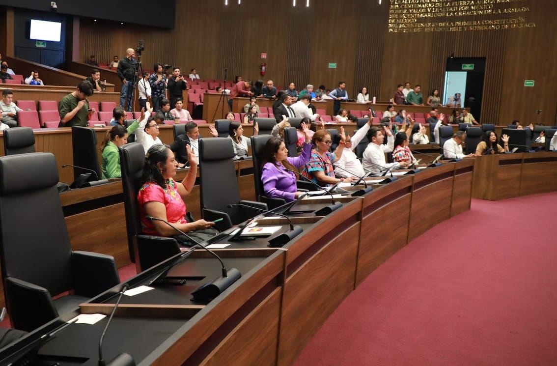 GPS_noticias's tweet image. ‼️⚠️ #Relevante ⚠️‼️ @CongresoOaxaca_ aprueba reforma que establece el uso obligatorio de #cascos certificados para #motociclistas y prohíbe viajar con menores de 12 años como acompañantes
#GpsNoticias
* Las y los conductores deberán usar cascos que cumplan con la