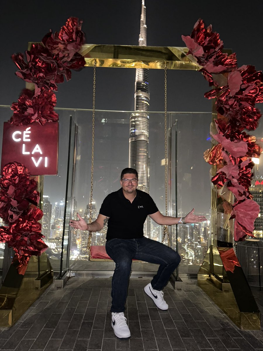 iuriabreuu's tweet photo. C’est la vie 🤷🏻‍♂️ #Dubai #burj https://t.co/mJTFd89avp