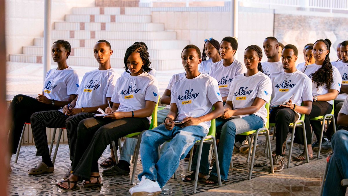 RwandaYouthArts's tweet photo. This evening, PS @NgaboBrave had a conversation with the fresh high school graduates participating in the third cohort of #PLPAcademy. He focused on youth empowerment and available opportunities for young people and artists. @plpyouth https://t.co/FeHhyEnnaj