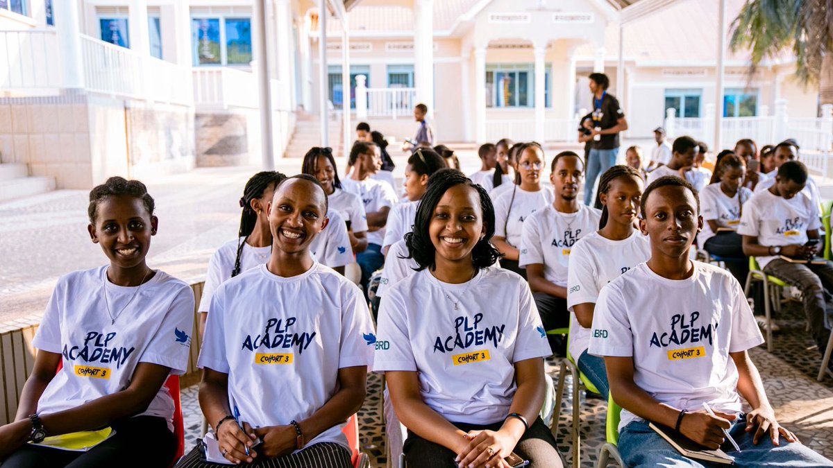 RwandaYouthArts's tweet photo. This evening, PS @NgaboBrave had a conversation with the fresh high school graduates participating in the third cohort of #PLPAcademy. He focused on youth empowerment and available opportunities for young people and artists. @plpyouth https://t.co/FeHhyEnnaj