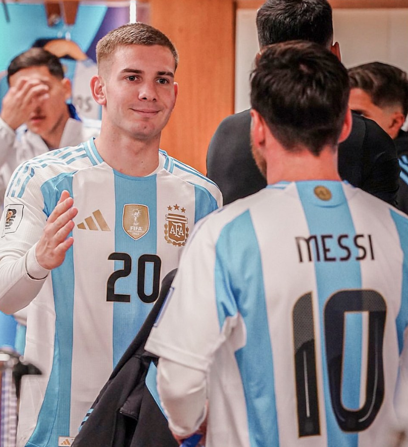 🚨#AHORA | FRANCO MASTANTUONO VA DE TITULAR

El joven del Real Madrid compartirá ataque con Lionel Messi y Julián Álvarez vs. Venezuela en el Monumental

#Eliminatorias 🏆