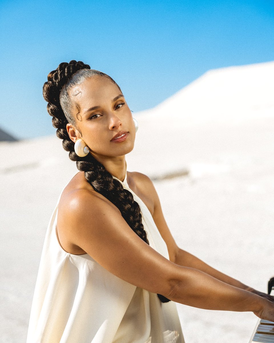 Alicia Keys enters the top 20 female artists with the most songs surpassing 1 billion streams on Spotify. (4)