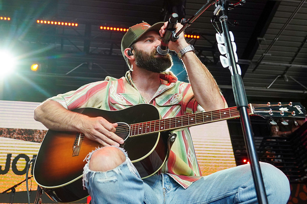CISNCountry's tweet image. Jordan Davis Never Wants to Make the Same Album Twice - Here&apos;s How &apos;Learn The Hard Way&apos; Breaks New Ground [WATCH]: bit.ly/4g7pTK0 @JordanCWDavis 

#JordanDavis #LearnTheHardWay #CountryMusic #BluebirdDays #newcountry #JordanDavisFans