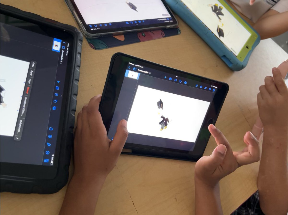 🎓 Español | Preescolar 3°
¡Nuestros pequeños se pusieron creativos con #Keynote diseñando su propio sticker!
😄 Entre caras divertidas y togas, descubrieron cómo la tecnología puede ser una herramienta de aprendizaje y expresión desde los 5 años #AppleDistinguishedSchool