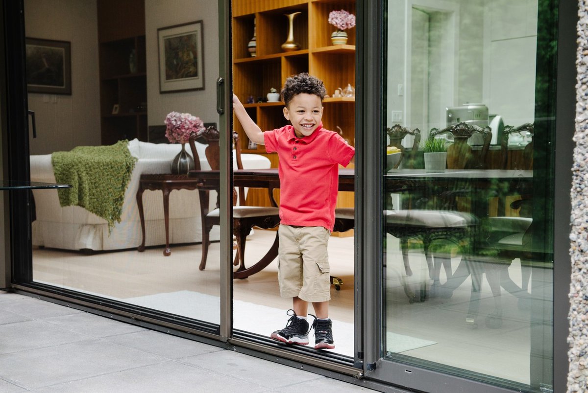 phantomscreens1's tweet photo. 😊 Fresh air, safe spaces, happy faces.

Phantom Screens are the perfect solution for families—letting you open your home to the outdoors while keeping bugs out and your little ones protected. With smooth, easy operation and a sleek design, they’re ideal for high-traffic doors and busy households.

Create a space that works as hard as you do.

🔗 Learn more: https://t.co/EFhTEWmQMJ

#PhantomScreens #FamilyFriendlyDesign #RetractableScreens #FreshAirEveryday