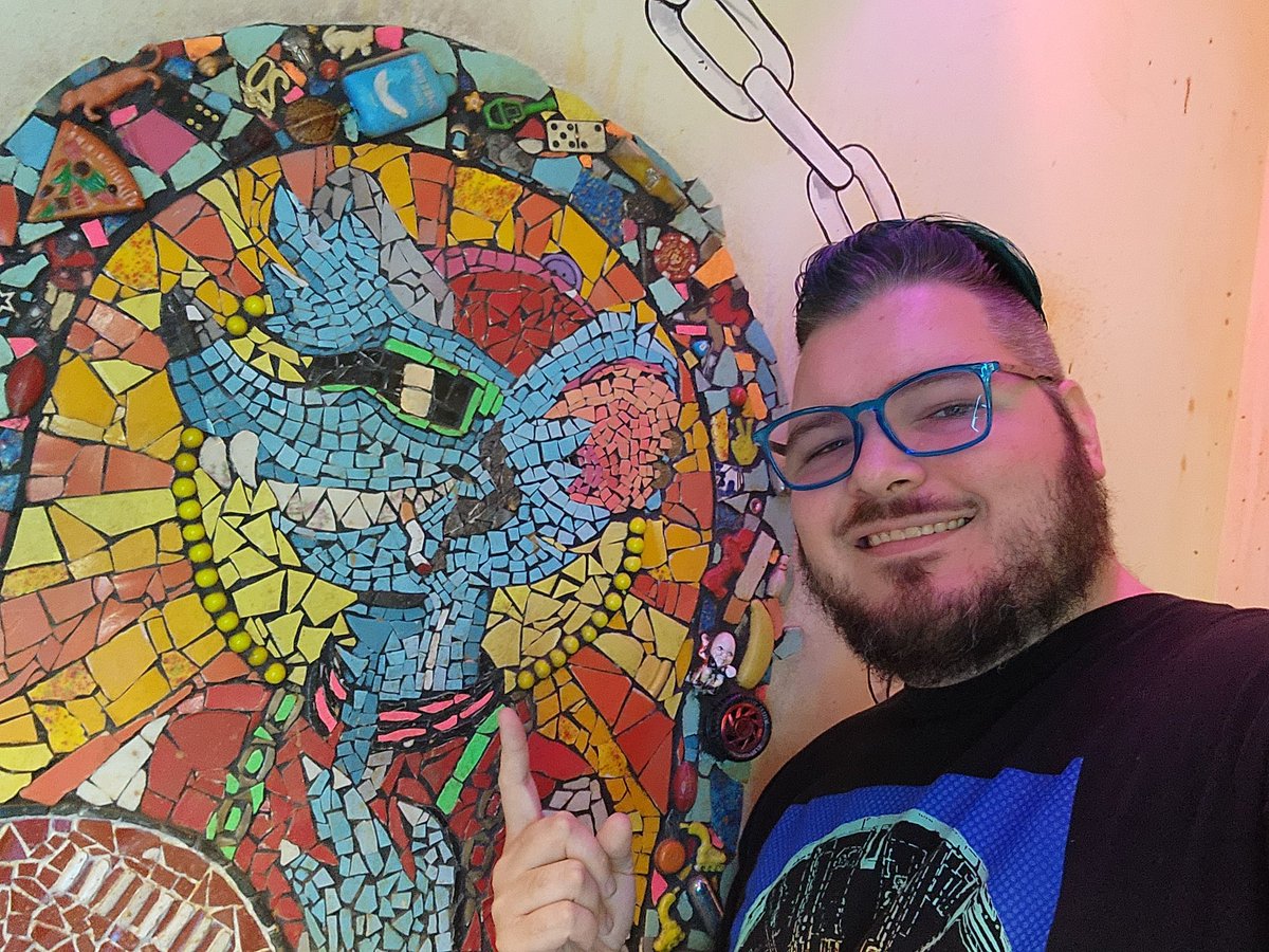 Speedlemon's tweet image. Senior year vs now