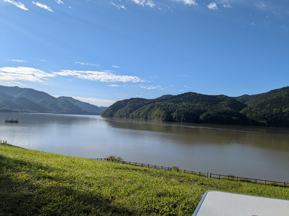 キャンプの朝は夜よりも素敵な瞬間がある。