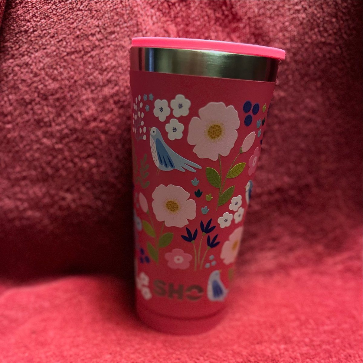 deargem's tweet photo. Today’s reason to smile…….love my new pink car cup #CarCup #Coffee #Tea #PinkSparkles #Flowers #SHO xxx https://t.co/N0Pg7wDNdP