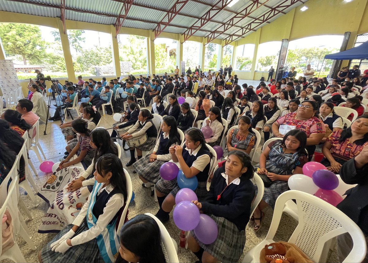 👧✨ Felicitamos a Fátima Cotzojay, estudiante de la Escuela Oficial Urbana de Niñas Belarmino M. Molina, por haber sido seleccionada como Niña Procuradora de los Derechos Humanos por un día en San Juan Sacatepéquez.

Un orgullo para su escuela, su familia y nuestro municipio. 🌟