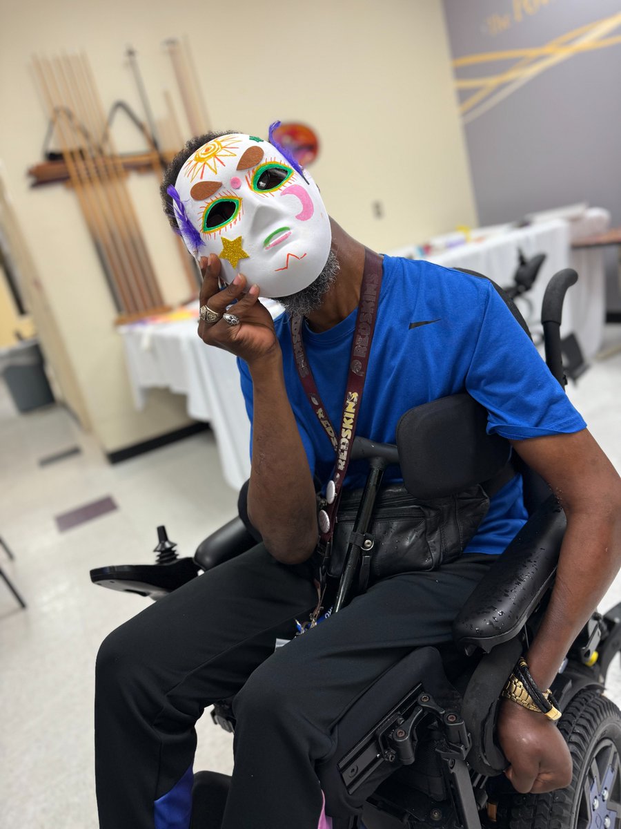 Club Rec loves when The Center for Creative Healing visits! 🎵🎨Their creative therapies always offer an outlet for members to express themselves. Check out these fun masks our members made with the help of our amazing #rectherapists! #recreationaltherapy #dayrecreationprogram