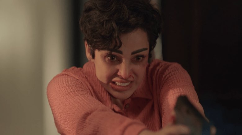 مشهد قتل عبيد كان ممكن يكون افضل اخراجياً ومايمر مرور الكرام لكن تمثيلياً رنا جبران مبدعه حتى بعد الجريمه هدوئها ومحاولة استيعابها للحدث ممتاز ، ابرز اسم تمثيلياً رنا جبران . 
#مسلسل_أمي #امي