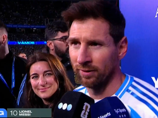 ميسي: 💙🤍

"محبة الجماهير وجدتها في برشلونة، وكان حلمي أن أحظى بها هنا أيضًا، في الأرجنتين".