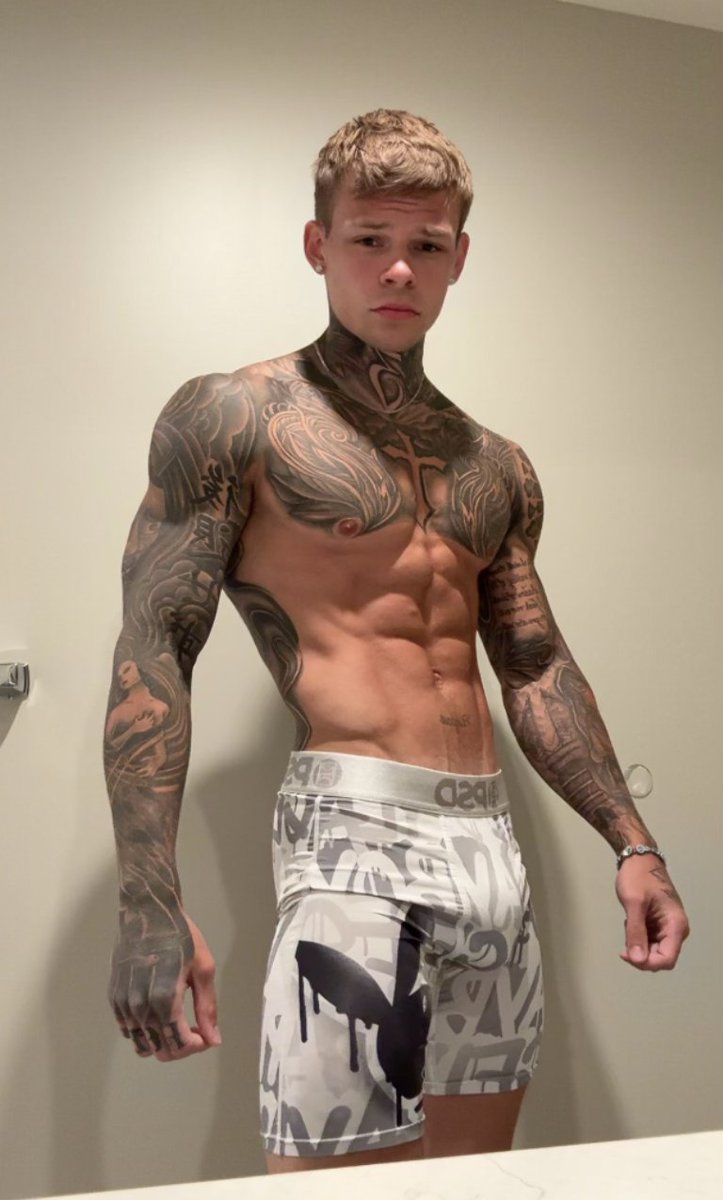 LiamWithPowerXx's tweet photo. Type "hello" and unlock my nudyz right now https://t.co/tUn8LG6zjA