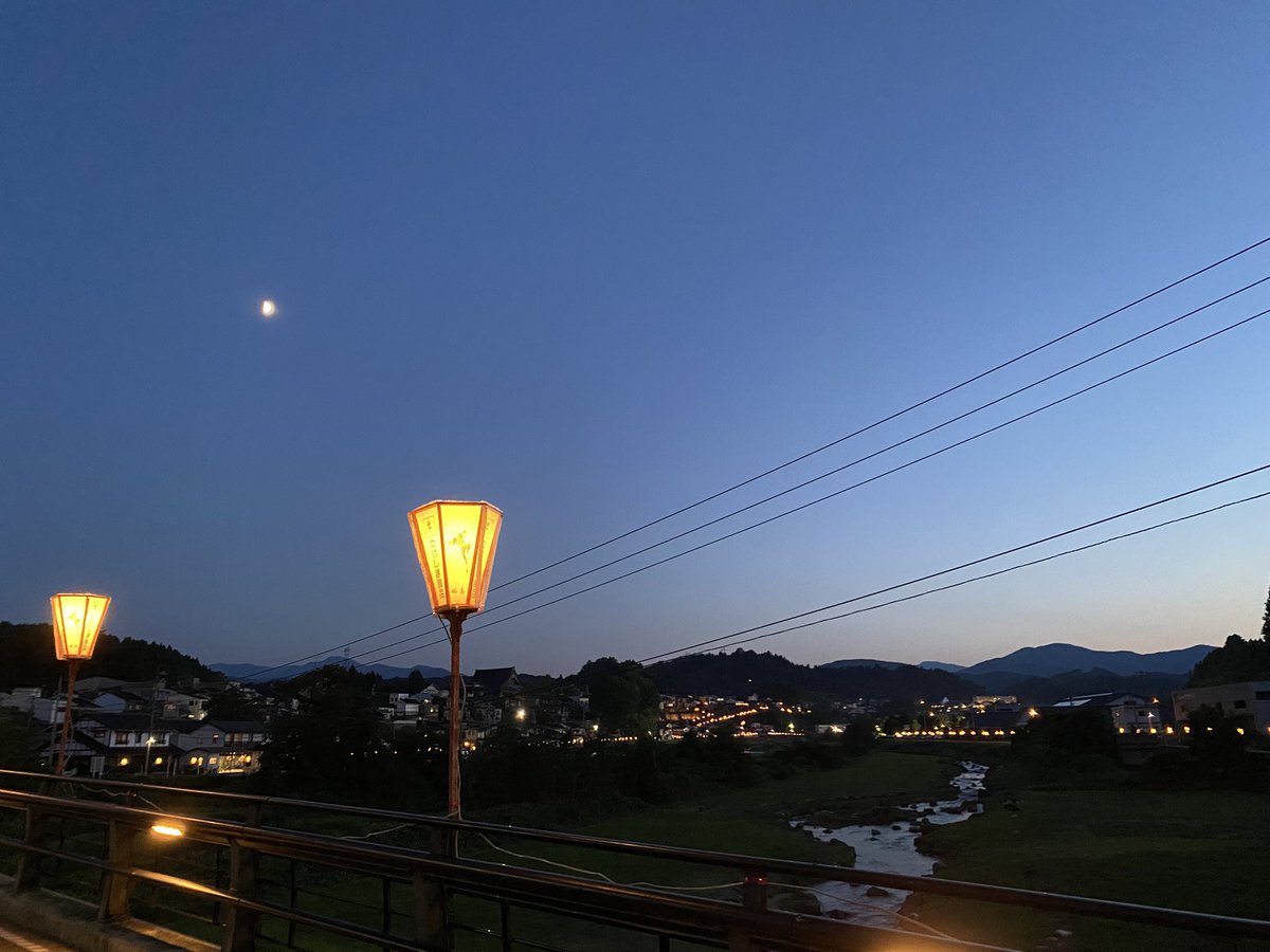 生演奏の三味線と胡弓、生唄
しっとり優美な女踊り
たくましさとしなやかさのある男踊り

300年以上継承されてる日本の美『風の盆』

帰路について一晩経っても夢見心地

美しく踊れるように鍛練！