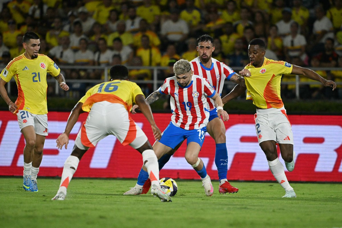 Definidos los seis clasificados directos al Mundial 2026 en Sudamérica. Salvo el primero, que será Argentina, el orden de los puestos se definen en la última fecha:

🇦🇷 Argentina
🇧🇷 Brasil
🇪🇨 Ecuador
🇺🇾 Uruguay
🇨🇴 Colombia
🇵🇾 Paraguay

#EliminatoriasSudamericanas
#FIFAWorldCup