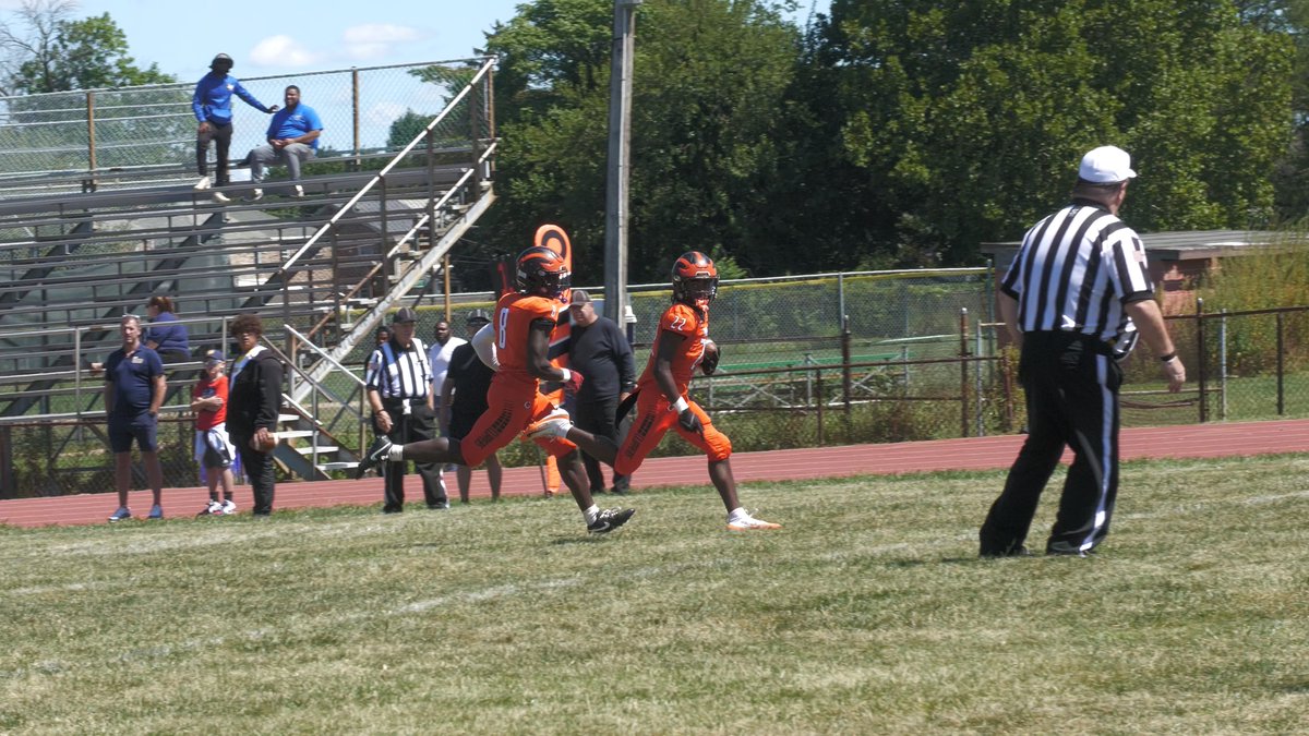 Game Rewind: Big plays propel Chester to lopsided win 247sports.com/high-school/pe… via @Preps_247 <a href="/247Sports/">247Sports</a>  <a href="/jalen1harris/">Jalen Harris</a> <a href="/ShadrachGeorge3/">Shadrach George</a>   <a href="/josiah7smokes9/">Josiah bynum-smokes</a> <a href="/BigMook_78/">Shemaj Henry</a> <a href="/exit6football/">Chester High Clippers</a>  <a href="/CoachShawCHS/">Dennis Shaw</a>