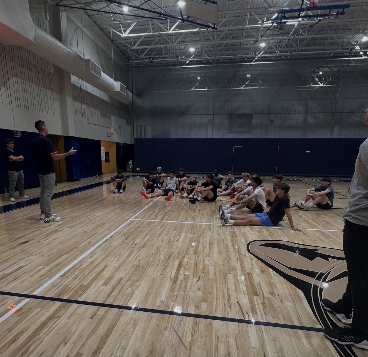 Thank you @vmiszkiewicz.33 for speaking to our team today about fighting through adversity and working hard. Best of luck as you begin your professional basketball career in Finland #Grit #GoCoogs