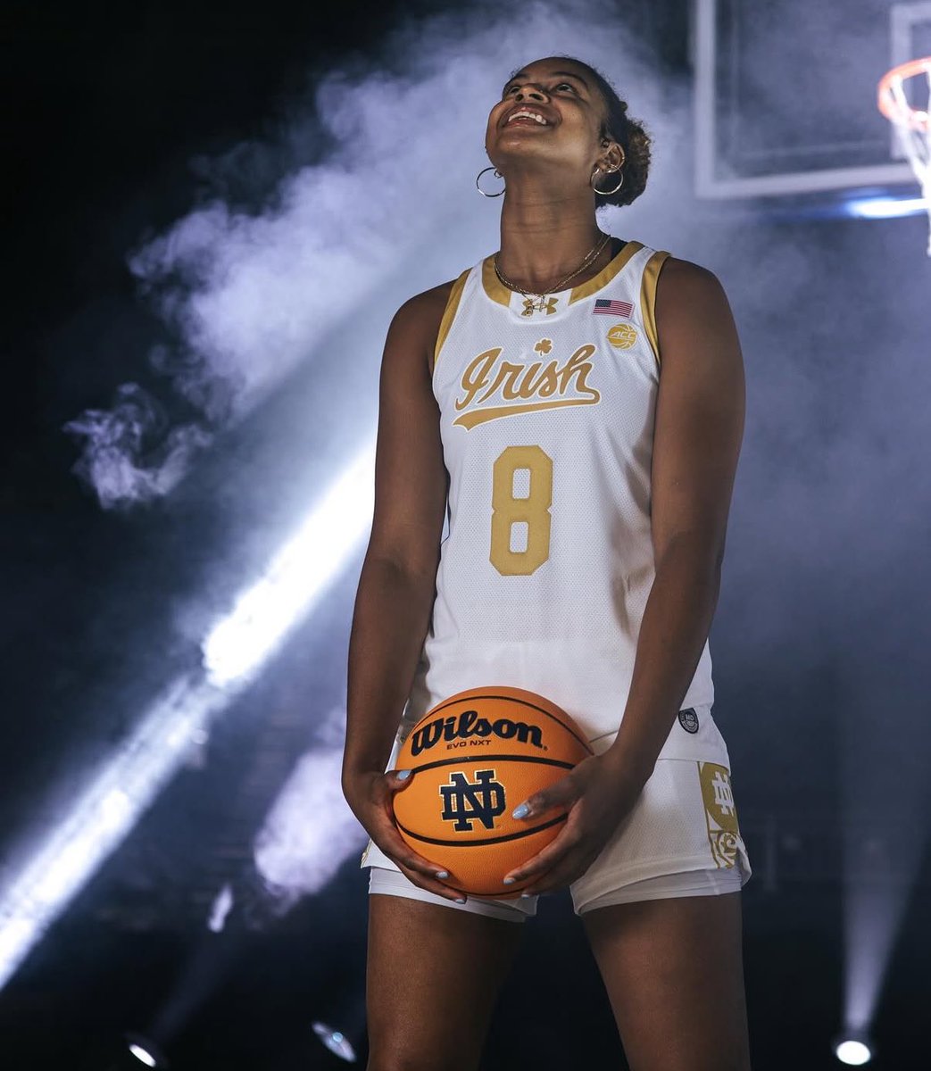 andimaew's tweet image. Standing behind this team 
  no matter what 

#GoIrish #IveyEra #Year6