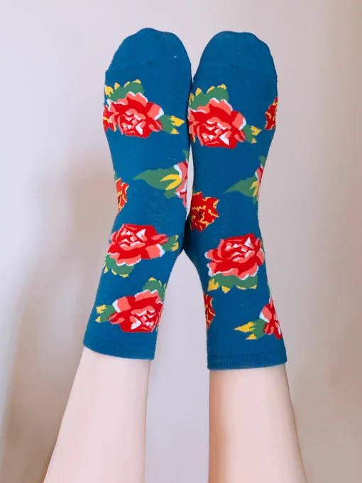 ダイソーの中華シリーズの靴下かわいい 赤もあったよ