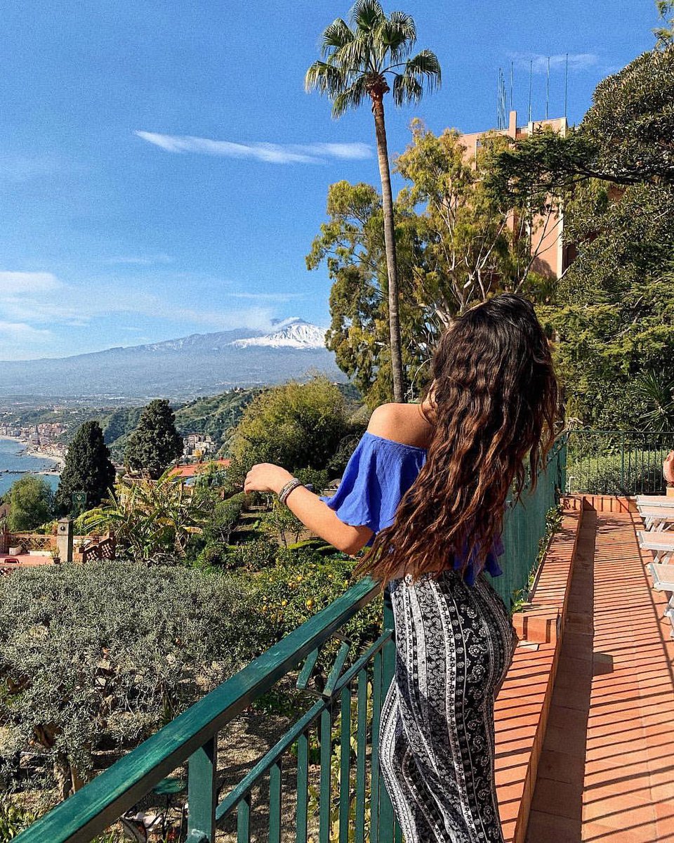 UmaHgg's tweet image. Forever in awe of mother nature 🦋 #view #travelbug #viewgoals #italy #sicily #mountainlove