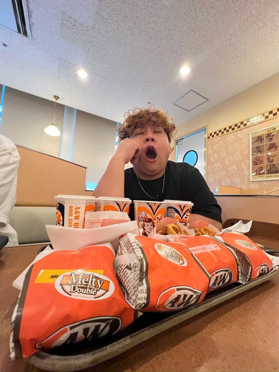 okiraku09050706's tweet photo. 誕生日を迎えることができました！！
素敵なご縁に恵まれた31歳だったなと感じています。
それも普段応援をして下さる皆さまのおかげです！本当にありがとうございます😊
これからも一歩一歩、感謝の気持ちを忘れず、最高の家族と進んでいきます！

32歳のターチャイつよいです！！！ https://t.co/dq9DfwcOvn