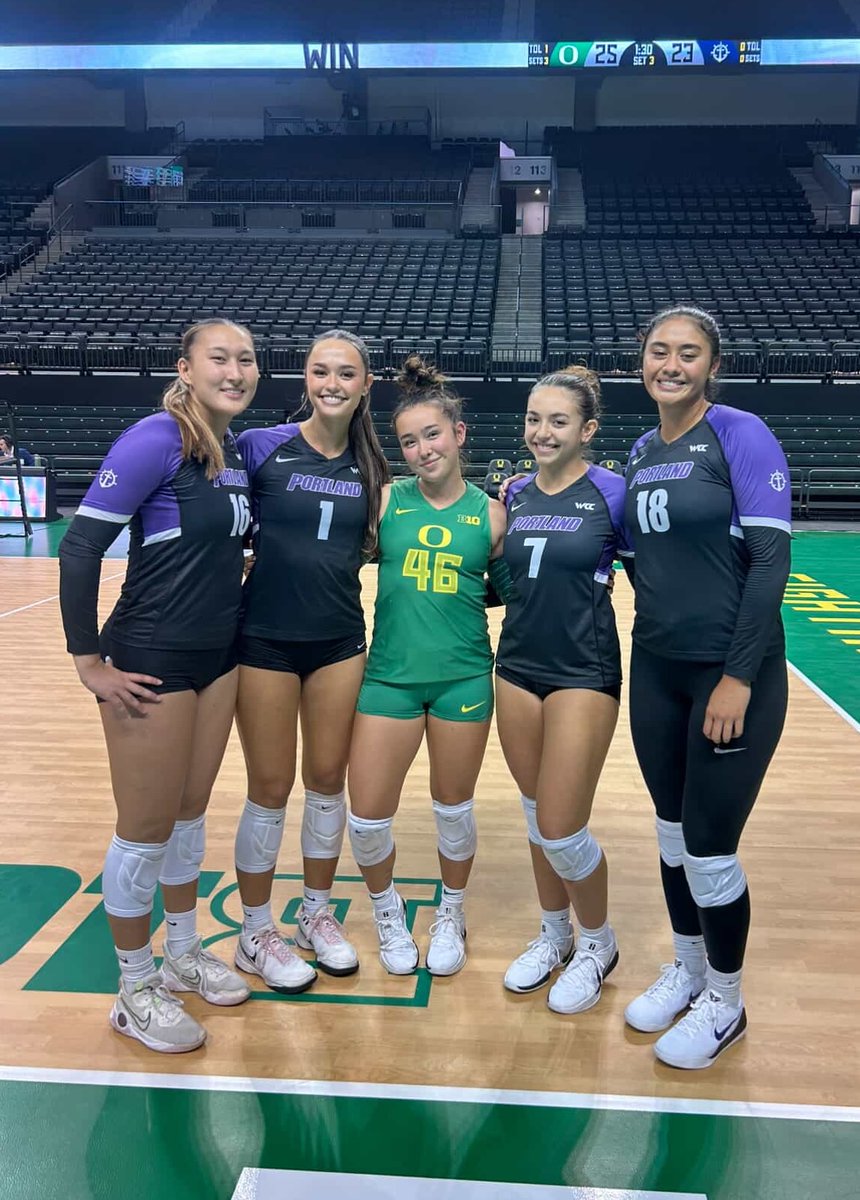 ESPNHonolulu's tweet photo. Hawai'i girls on the D1 stage! 🏐
Callie Pieper ('Iolani), Maui Robins (Kamehameha), Natalie Fukumoto (Moanalua), Sydney Cazimero (Kamehameha), Taina Kaauwai (KS-Hawai'i)
#808AtTheNextLevel https://t.co/sRuCHpwU7M