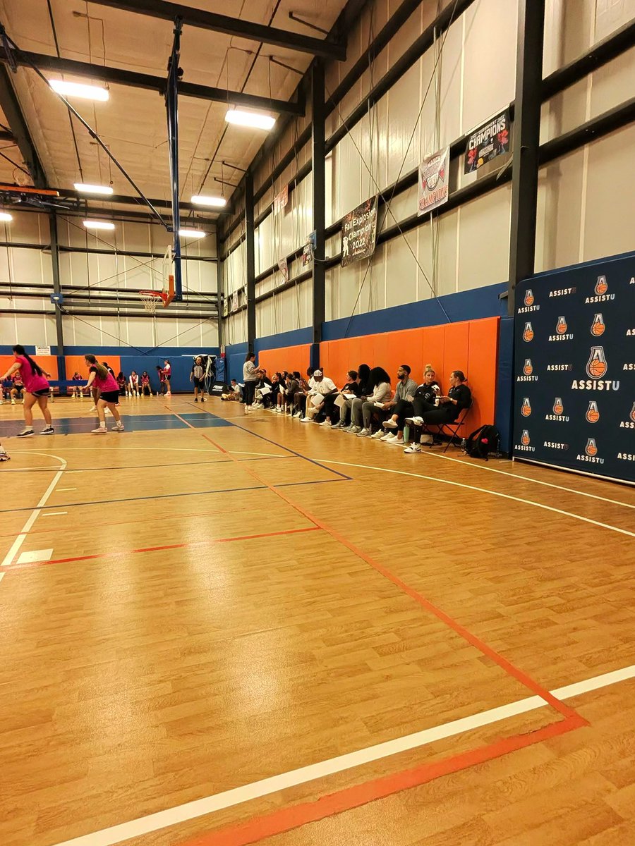 cltmediagroup's tweet image. College coaches are here!! 

@RISEReport @Assist_U_ @CoachBCH @CoachJillDunn @CoachTomerlin @FOPBasketball

#RISEEvents #AssistU #ProvingGround #CLTMEDIAGROUP