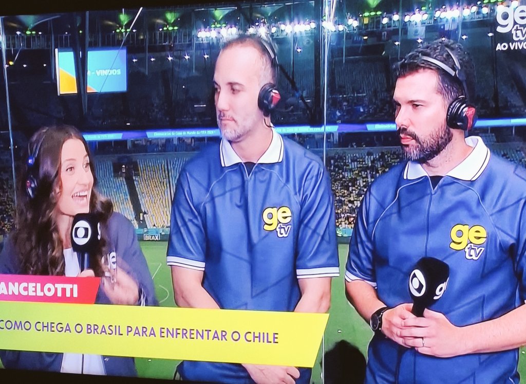 _Ceminha's tweet image. A camisa está melhor que a da TV aberta que parece um pijama #GeTV