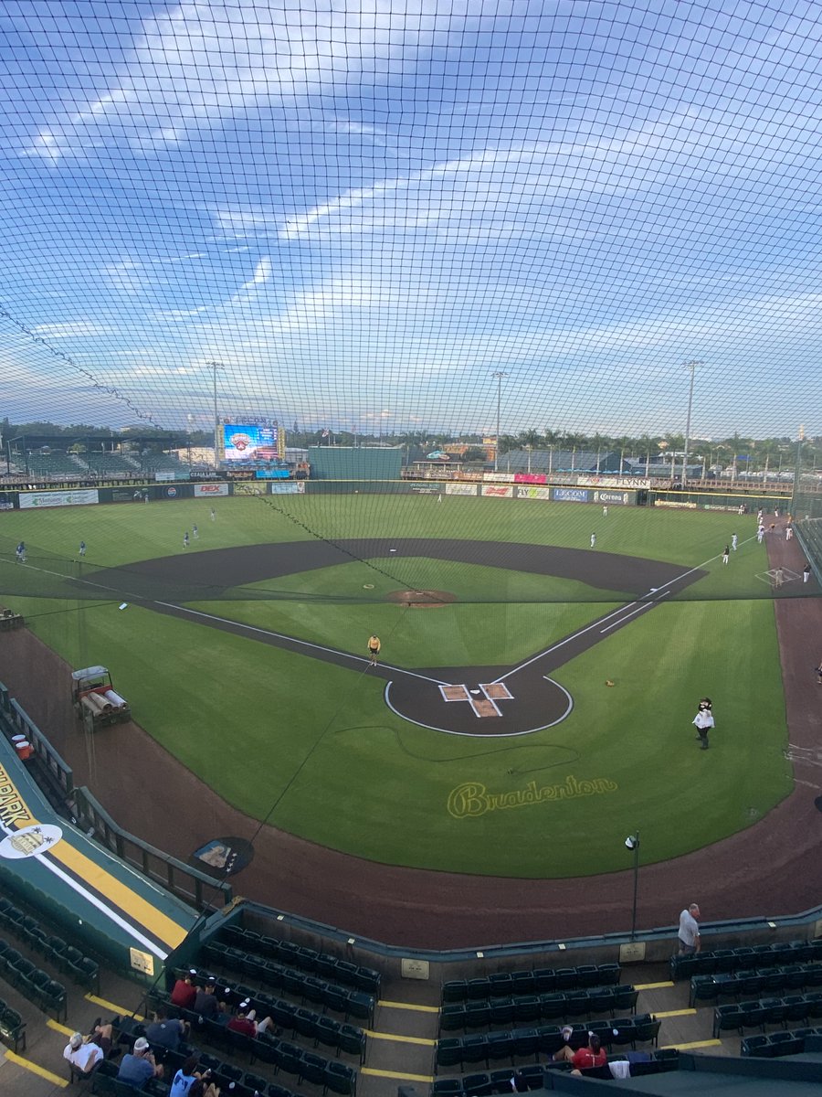 Getting ready for a 7:30 first pitch in Bradenton with Landen Maroudis on the hill⚾️

Hear from Blue Jays Farm Director Joe Sclafani on the pregame show... we talk 2025 season takeaways, Trey Yesavage, Johnny King, and much more!

Tune in🎙️: milb.com/dunedin/fans/r…