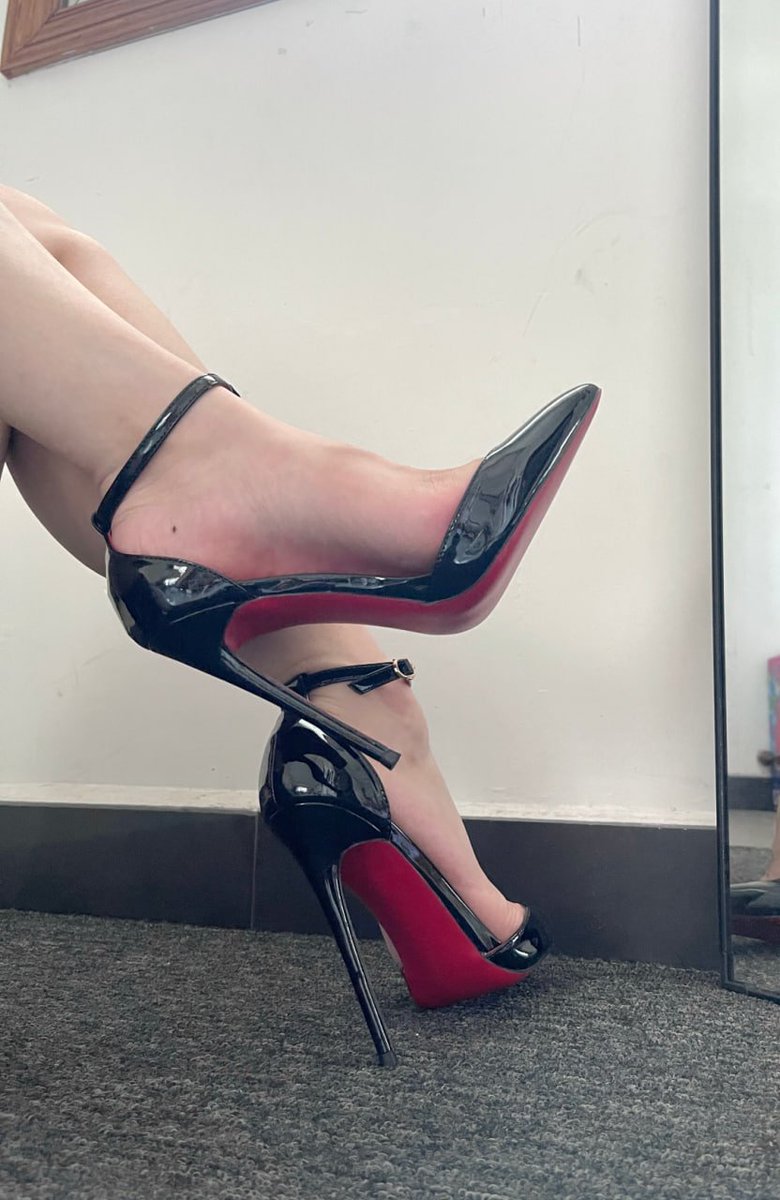 Uncommonswift's tweet image. Walking into the week like a runway queen 👠🔥sleek, fierce, and unstoppable 💋⚡️ My heels are not just shoes, they’re an attitude, a mood, a whole statement 🖤❤️.